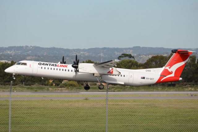 de Havilland Dash 8-400 (VH-QOT) - Putting down on runway 05. Wednesday, 21st May 2014.