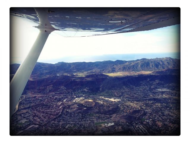 Cessna Skyhawk (N9877T) - Over Thousand Oaks