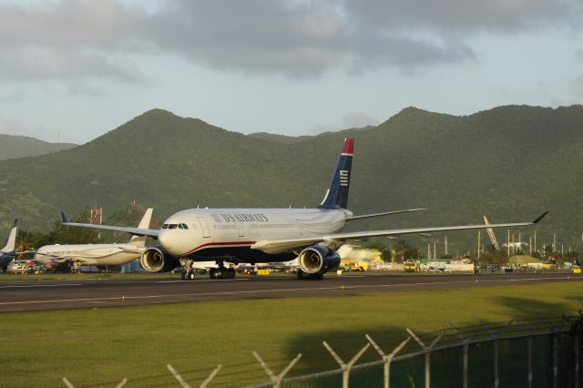 Airbus A330-200 (N288AY)