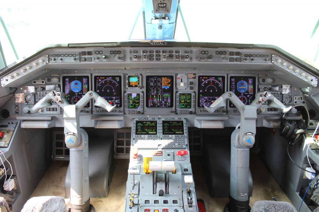 Embraer ERJ-135 (N6GD) - Instrument panel of the Embraer ERJ-135BJ on the ramp at NE Alabama Regional Airport, Gadsden, AL - August 24, 2018.