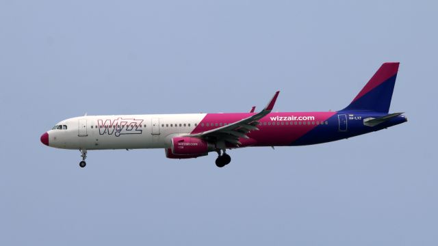 Airbus A321 (HA-LXZ)