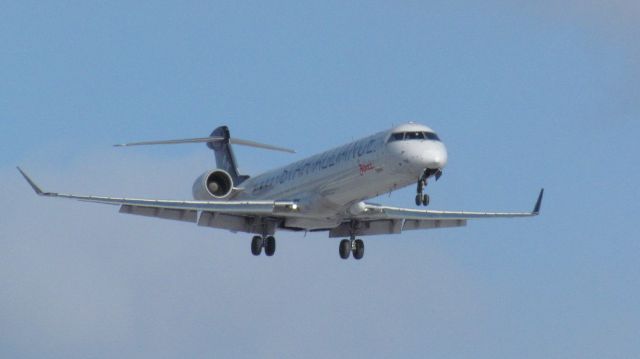 Canadair Regional Jet CRJ-900 (C-FUJZ)