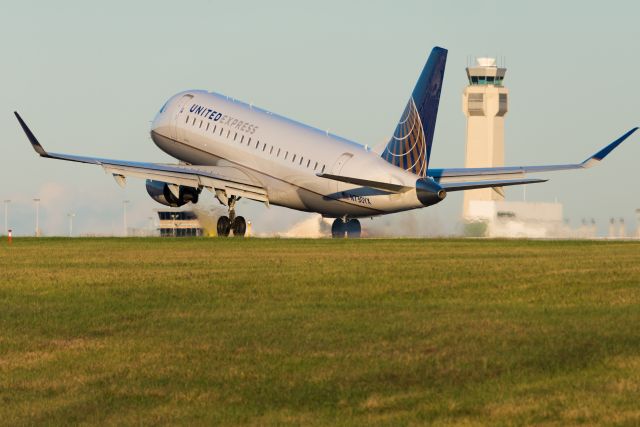 Embraer 175 (N730YX) - United Express ERJ-175 arrives CLE, Rwy 06L