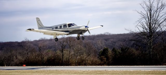 Piper Saratoga (N667RH) - Landing 25