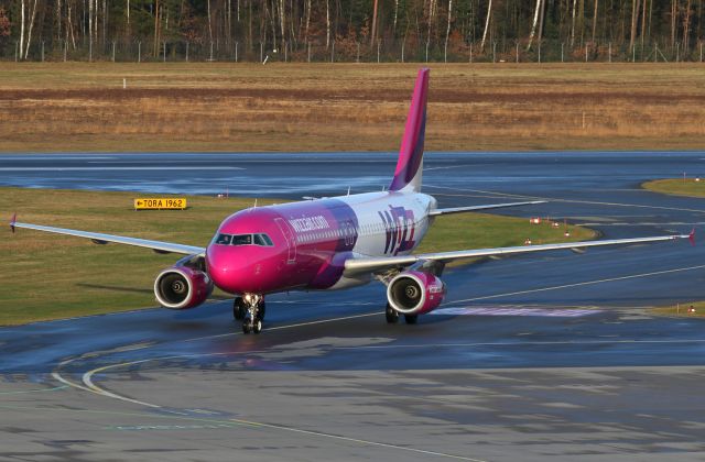 Airbus A320 (HA-LPY)