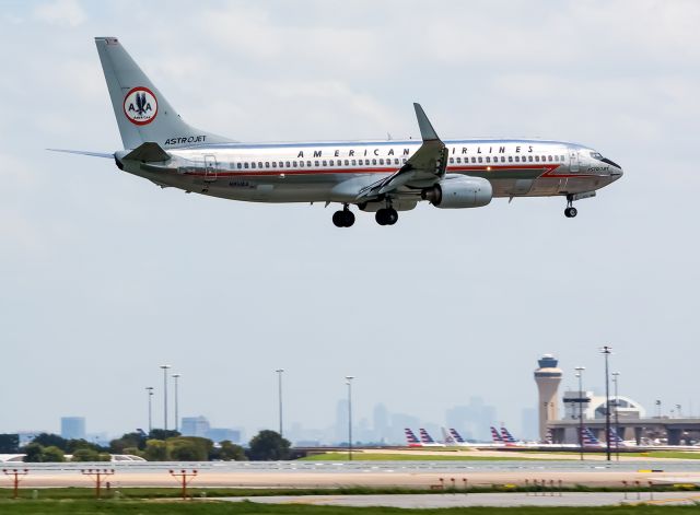 Boeing 737-800 (N951AA) - 08/23/2016 - American Airlines N951AA B738 AstroJet livery KDFW