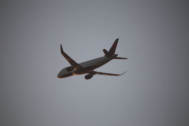 EMBRAER 175 (long wing) (N263SY)
