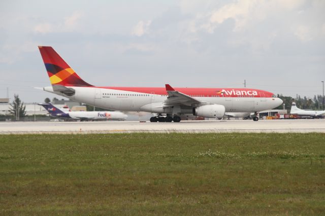 Airbus A330-300 (N974AV)