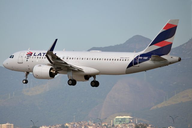 Airbus A320 (PR-XBF)