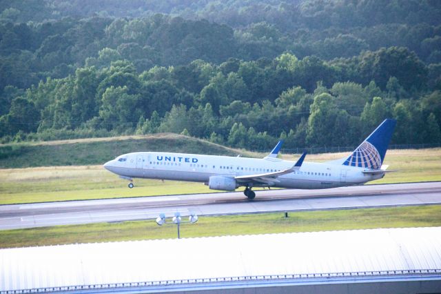 Boeing 737-800 (N36447)