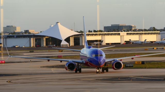 Boeing 737-700 (N7744A)