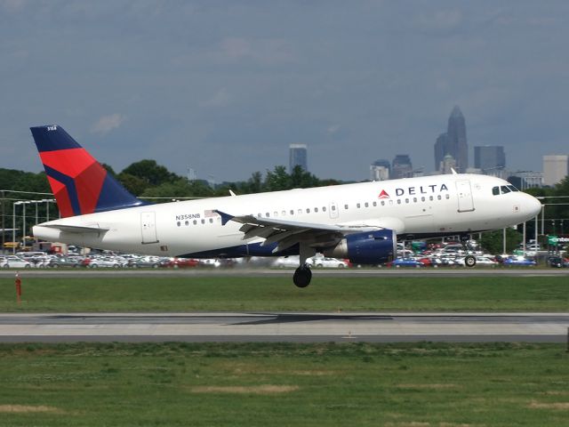 Airbus A319 (N358NB)