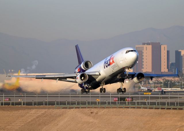 Boeing MD-11 (N643FE)