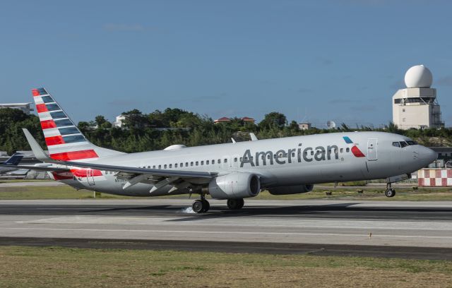 Boeing 737-800 (N938AN)