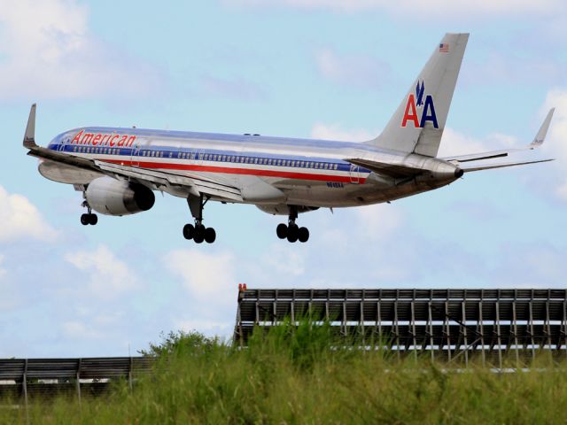 BOEING 767-200 (N646AA)
