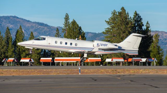 Learjet 60 (N401SY) - DLX401 TRK-OAK