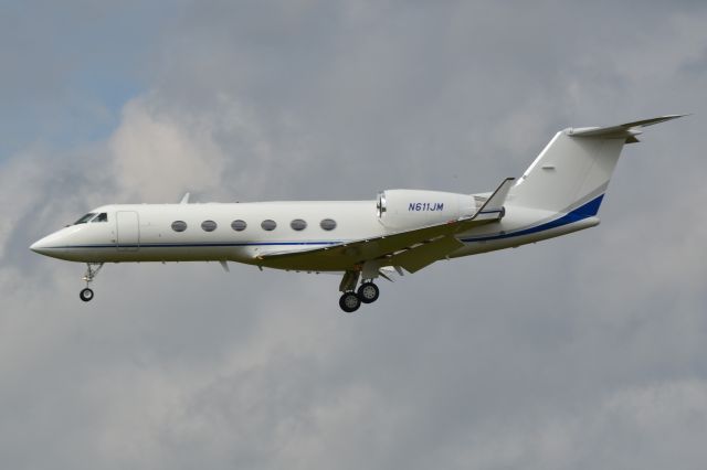 Gulfstream Aerospace Gulfstream IV (N611JM) - JFM INC on final at KJQF - 9/26/18