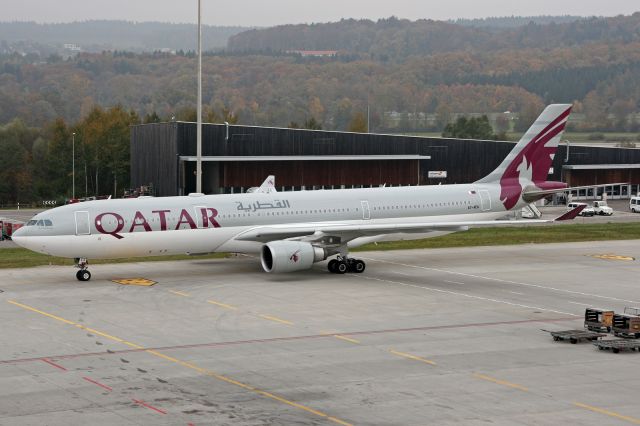 Airbus A330-300 (A7-AEA)