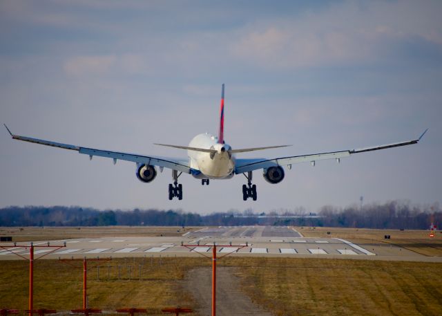 Airbus A330-300 — - The MSU Spartans return victorious from the 2015 Cotton Bowl.