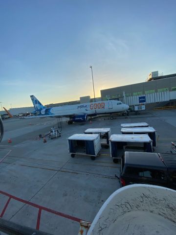 N809JB — - N809JB getting ready to operate FLL-SLC 2319 SLC-FLL 2320 and FLL-EWR706