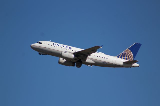 Airbus A319 (N808UA)