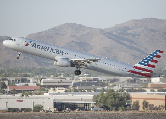 Airbus A321 (N196UW)