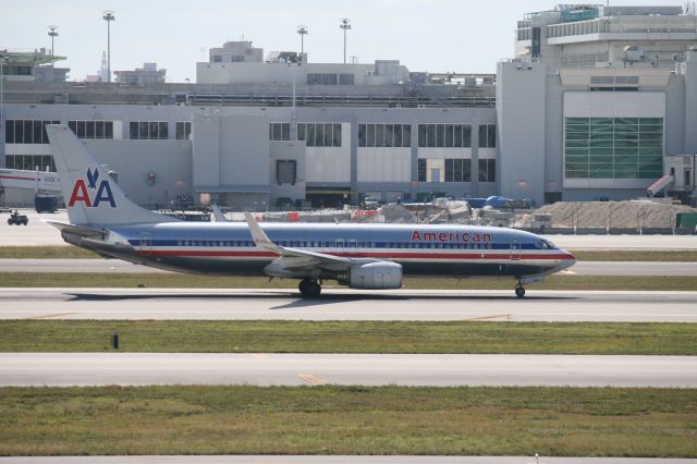 Boeing 737-800 (N925AN)