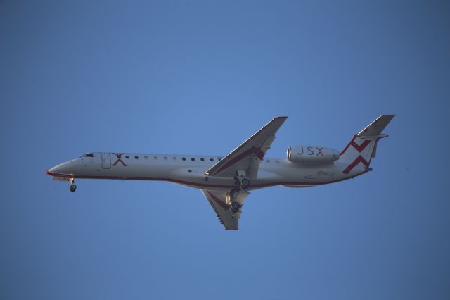 Embraer ERJ-145 (N246JX)