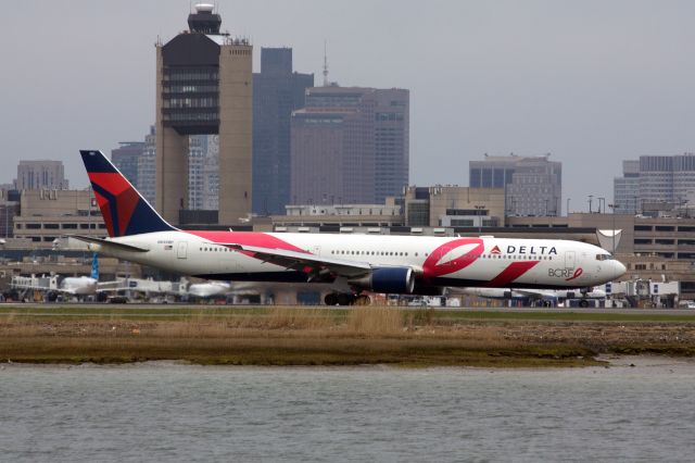 BOEING 767-400 (N845MH)