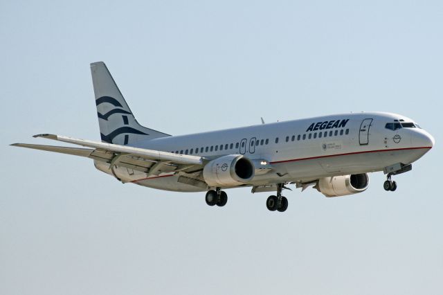 BOEING 737-400 (SX-BGR)