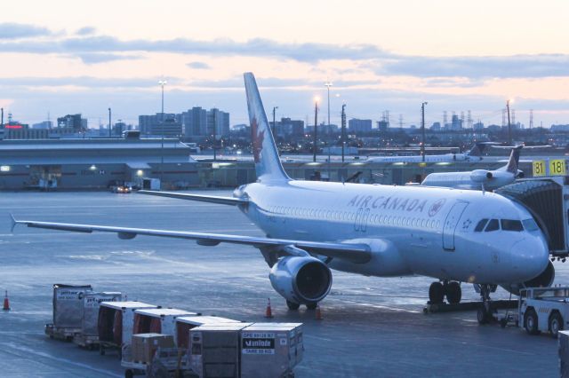 Airbus A320 (C-FKOJ)