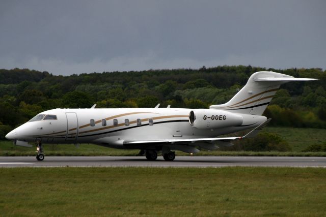 Canadair Challenger 350 (G-OOEG) - Fly Vectra Challenger 350 departing rwy 26 as VCG1EG on 8-May-19.