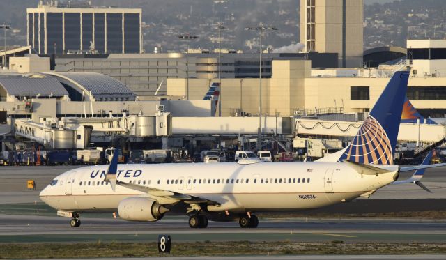 Boeing 737-900 (N68836) - Arrived at LAX on 25L