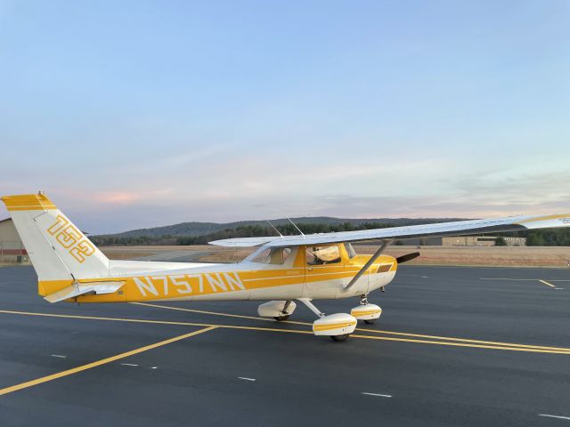 Cessna 152 (N757NN)