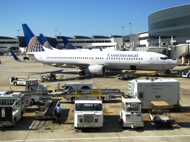 Boeing 737-800 (N16234)