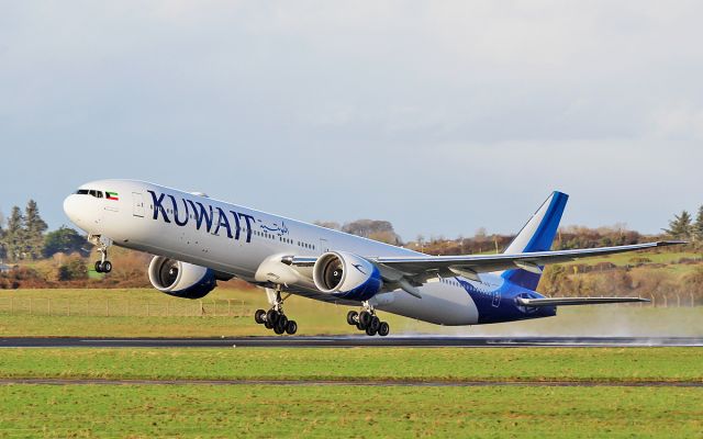 BOEING 777-300 (9K-AOD) - kuwait airways b777-369er 9k-aod dep shannon for jfk 5/2/17.