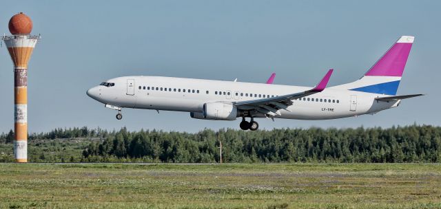 Boeing 737-800 (LY-TRE)