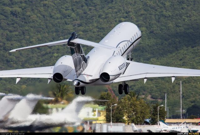 Bombardier Global Express (N320GB)