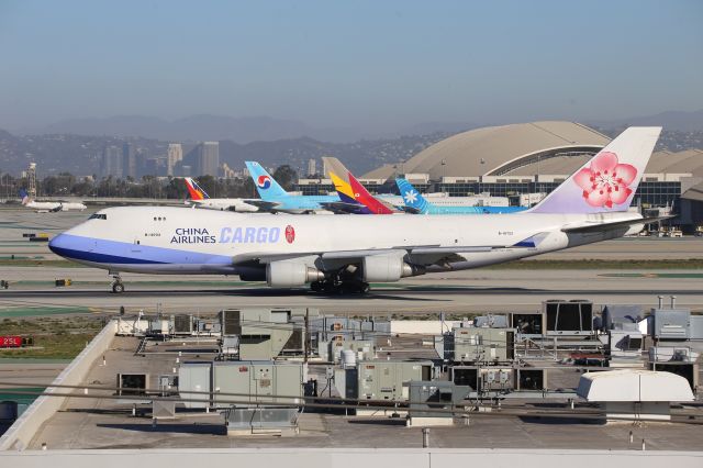 Boeing 747-400 (B-18723)