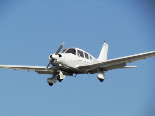 Piper Cherokee (N41978) - Landing RWY 24