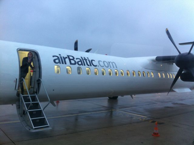 de Havilland Dash 8-400 (BTI252)