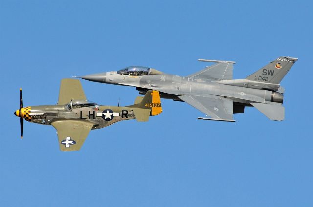 North American P-51 Mustang (4415137) - Heritage Flight - Air Venture - 07-30-2016