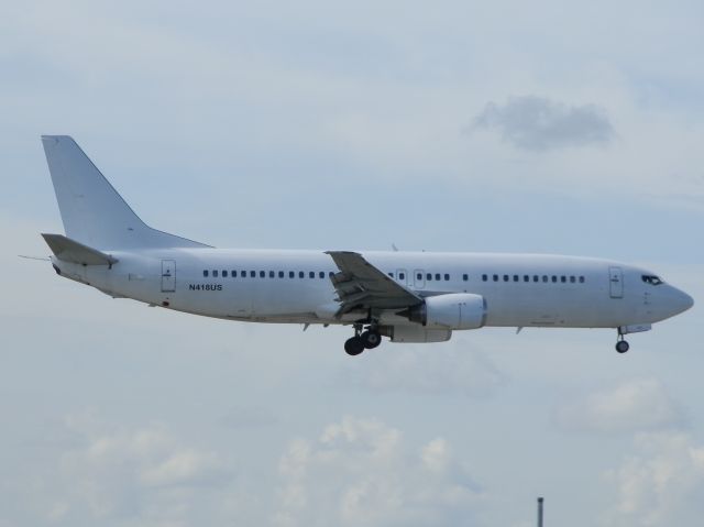 BOEING 737-400 (N418US)