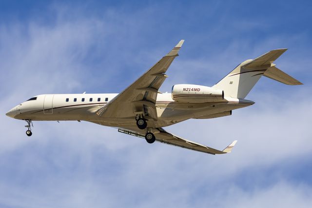 Bombardier Global 5000 (N214MD) - Arriving from Addison KADS. 