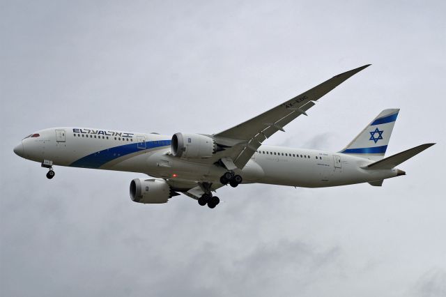 Boeing 787-8 (4X-EDC) - Boeing 787-9 Dreamliner, El Al Israel Airlines, 4X-EDC, 14.Oct.2022, EGLL London Heathrow, Waye Ave Park