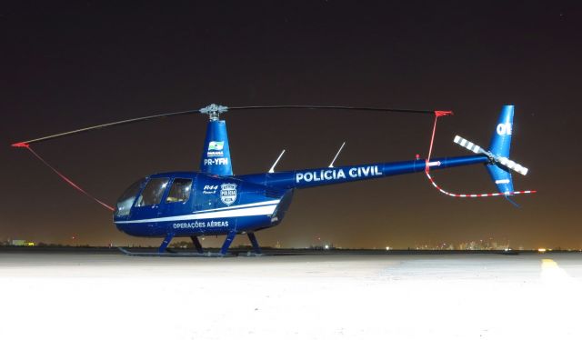 Robinson R-44 (PR-YFH)