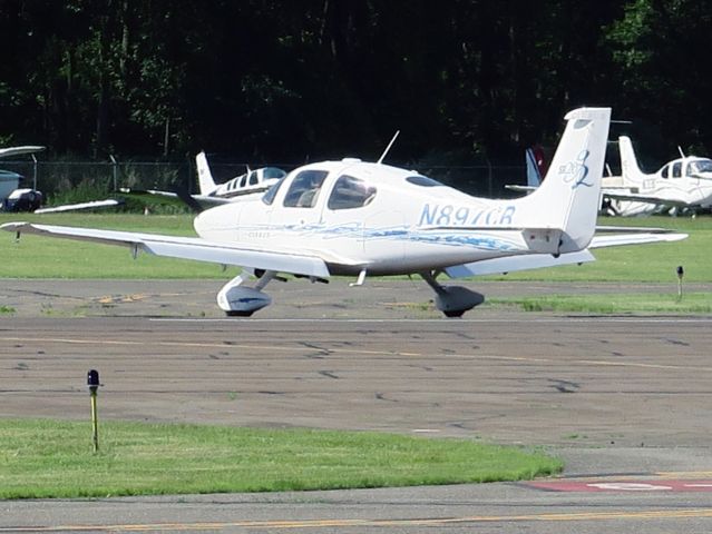 Cirrus SR-22 (N897CB)