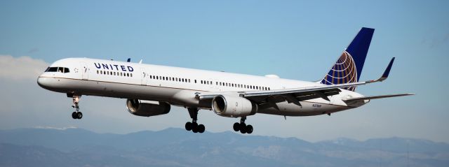 BOEING 757-300 (N57869) - Landing on 16L.