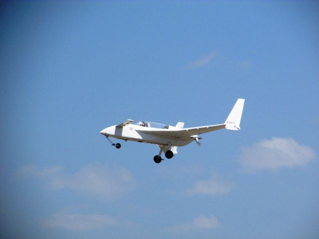Experimental  (N388TT) - Taking off from RWY 26L