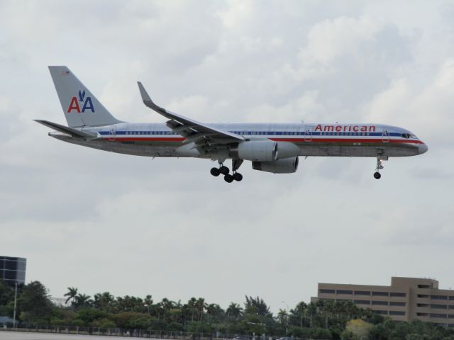 Boeing 757-200 (N604AA)